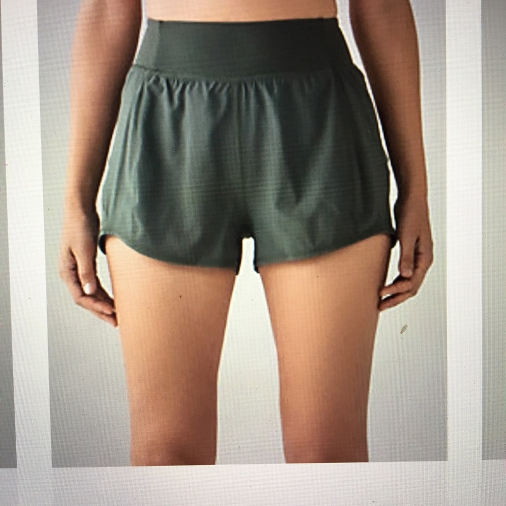 PURPLE Lululemon 2” High Waisted Lean In Short